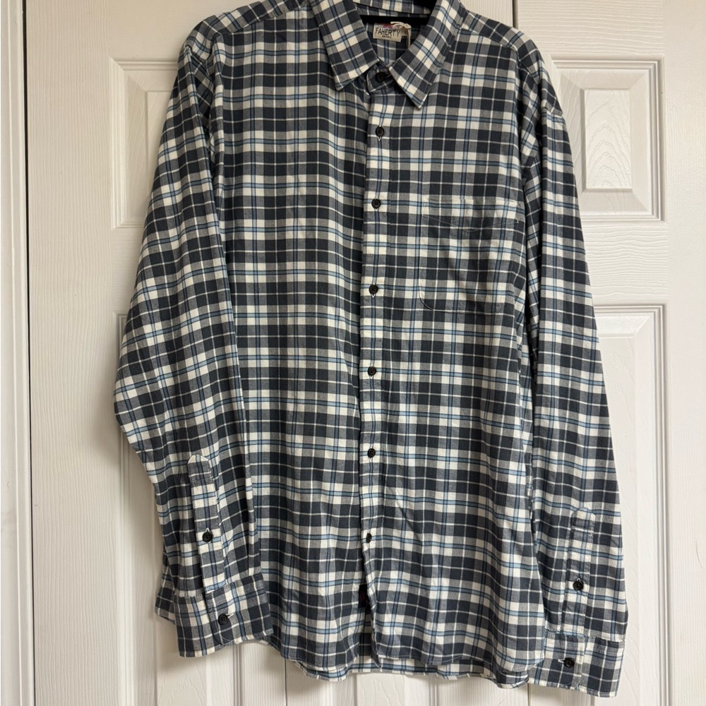 Faherty Movement Featherweight Twill Navy and White Plaid Button Down Shirt NWT